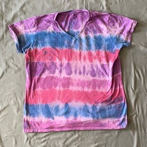 Clearance $7 V neck tie-dye (tie dye) t-shirt size XL